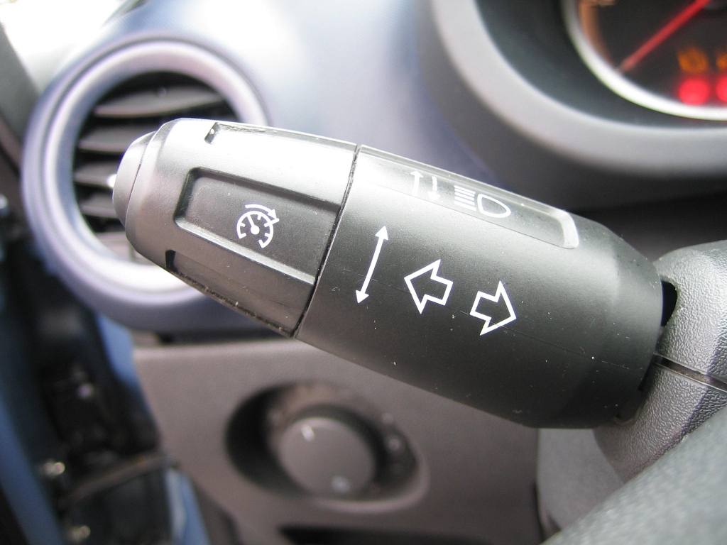 VISTA TEMPOMAT OPEL CORSA 1.3 CDTI 75CV 6 VELOCIDADES