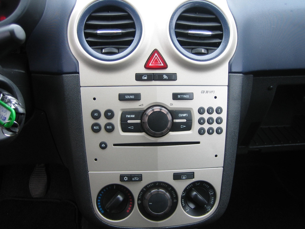 VISTA CD Y A/C OPEL CORSA 1.3 CDTI 75CV 6 VELOCIDADES