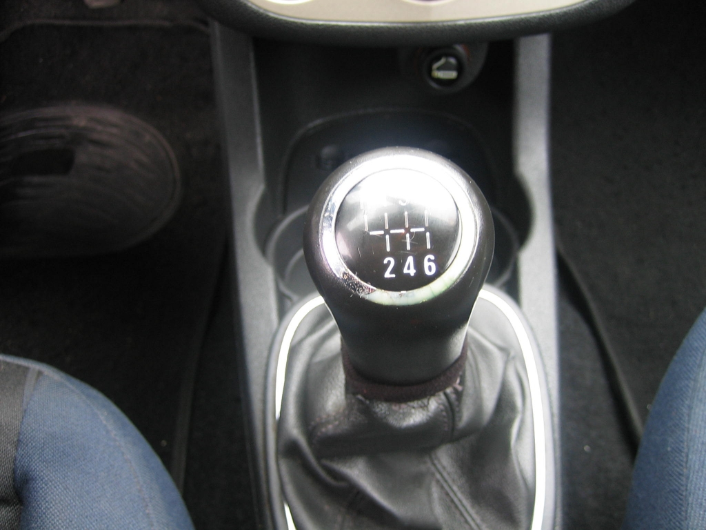 VISTA CAMBIO OPEL CORSA 1.3 CDTI 75CV 6 VELOCIDADES