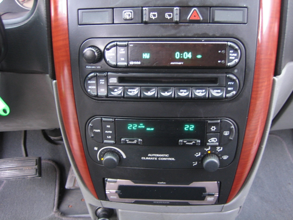 VISTA CD CLIMA Y DVD CHYSLER VOYAGER 2.8 LX CRD 150CV 7PLAZAS