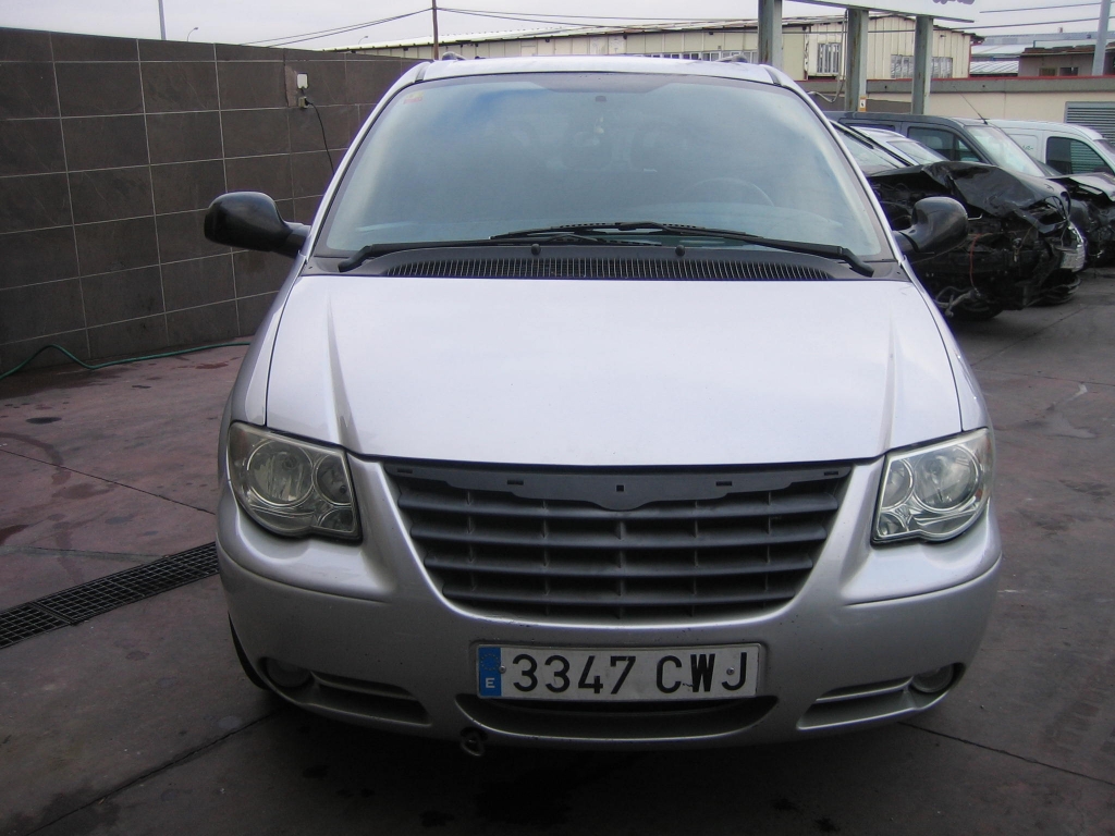 VISTA DELANTERA CHYSLER VOYAGER 2.8 LX CRD 150CV 7PLAZAS