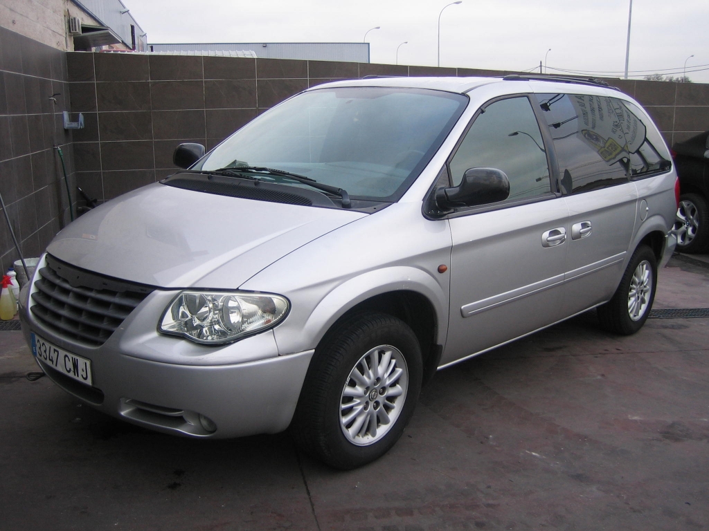 VISTA DELANTERA IZQUIERDA CHYSLER VOYAGER 2.8 LX CRD 150CV 7PLAZAS     