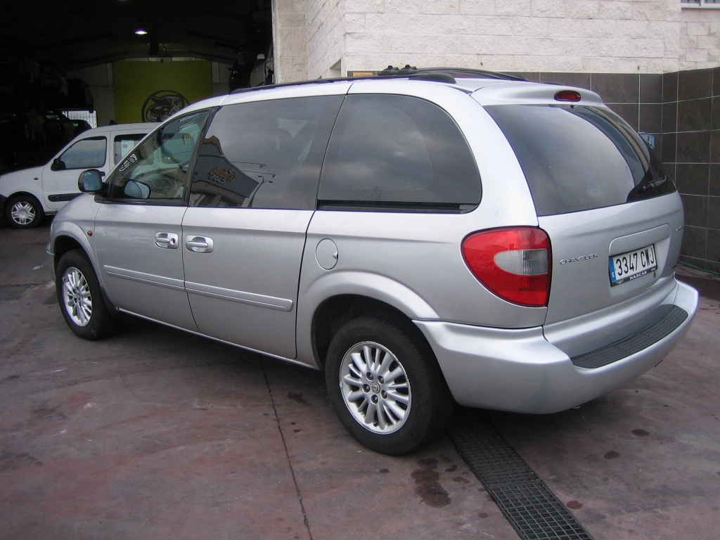 VISTA TRASERA IZQUIERDA CHYSLER VOYAGER 2.8 LX CRD 150CV 7PLAZAS