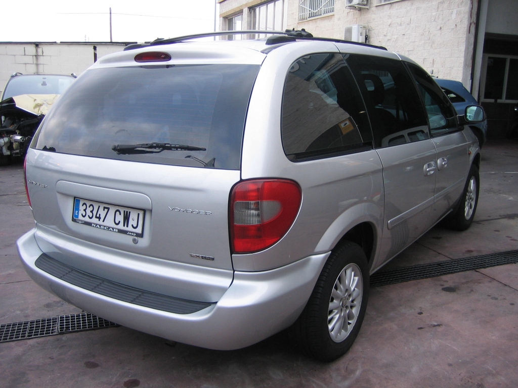 VISTA TRASERA DERECHA CHYSLER VOYAGER 2.8 LX CRD 150CV 7PLAZAS