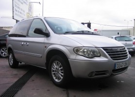 VISTA DELANTERA DERECHA CHYSLER VOYAGER 2.8 LX CRD 150CV 7PLAZAS VISTA DELANTERA DERECHA CHYSLER VOYAGER 2.8 LX CRD 150CV 7PLAZAS