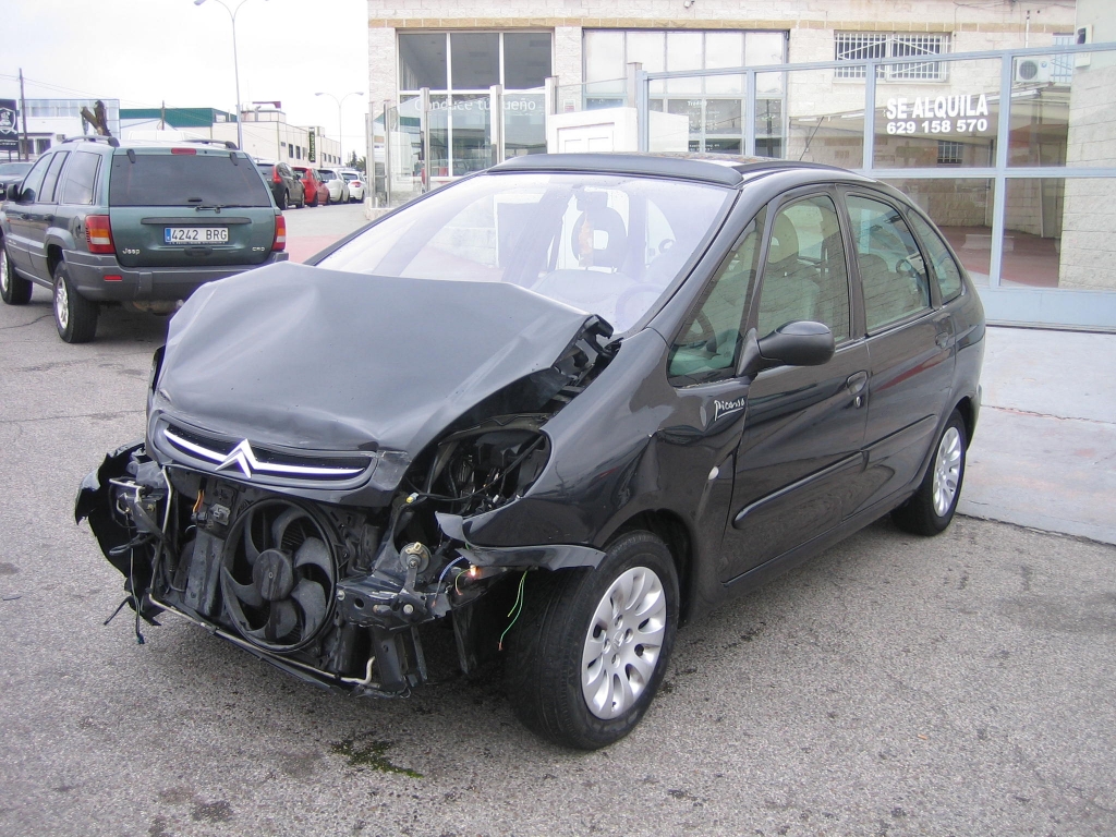 VISTA DELANTERA IZQUIERDA CITROEN XSARA PICASSO 2.0 HDI 90CV EXCLUSIVE