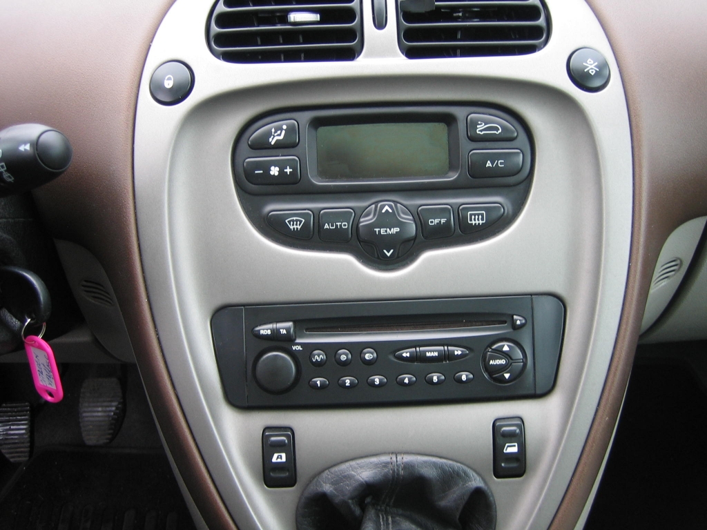 VISTA CD Y CLIMA CITROEN XSARA PICASSO 2.0 HDI 90CV EXCLUSIVE