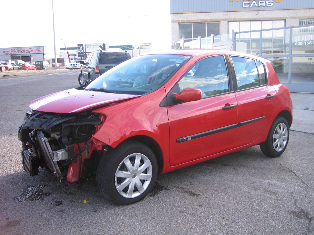VISTA DELANTERA IZQUIERDA RENAULT CLIO 1.5 DCI 85CV