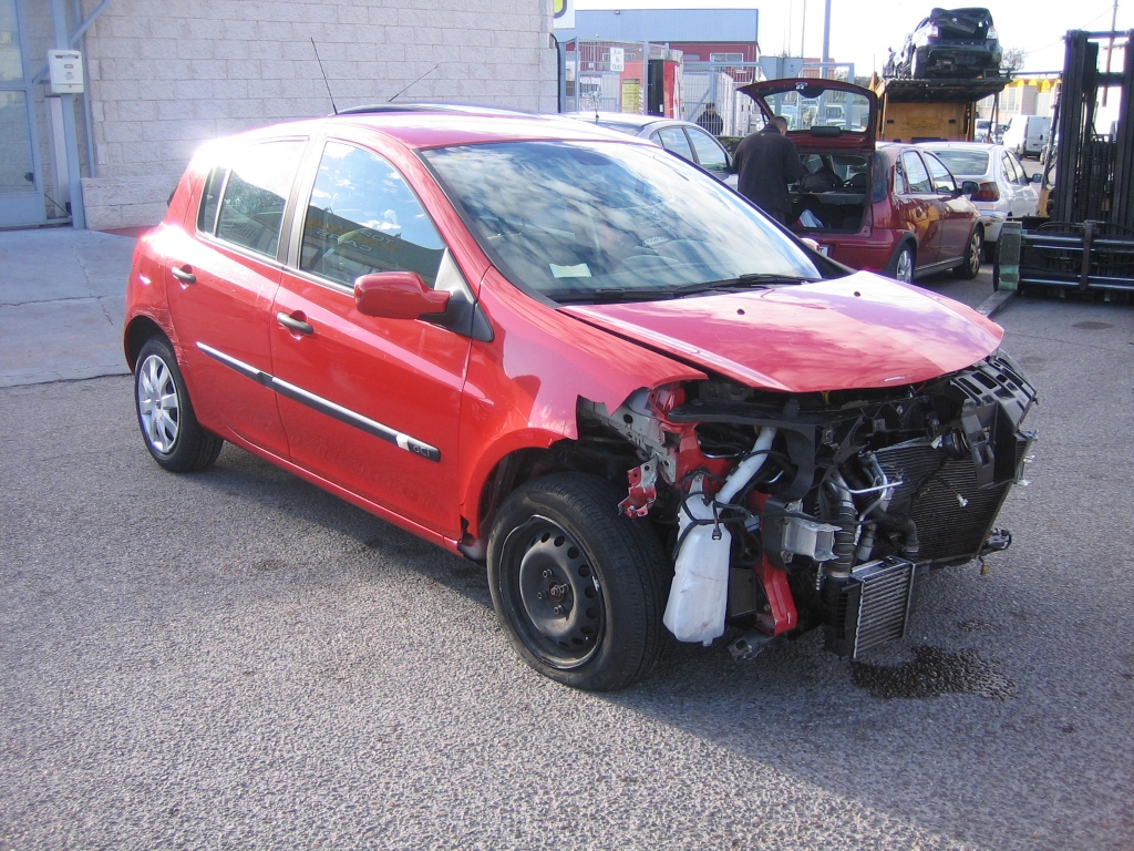 VISTA DELANTERA DERECHA RENAULT CLIO 1.5 DCI 85CV