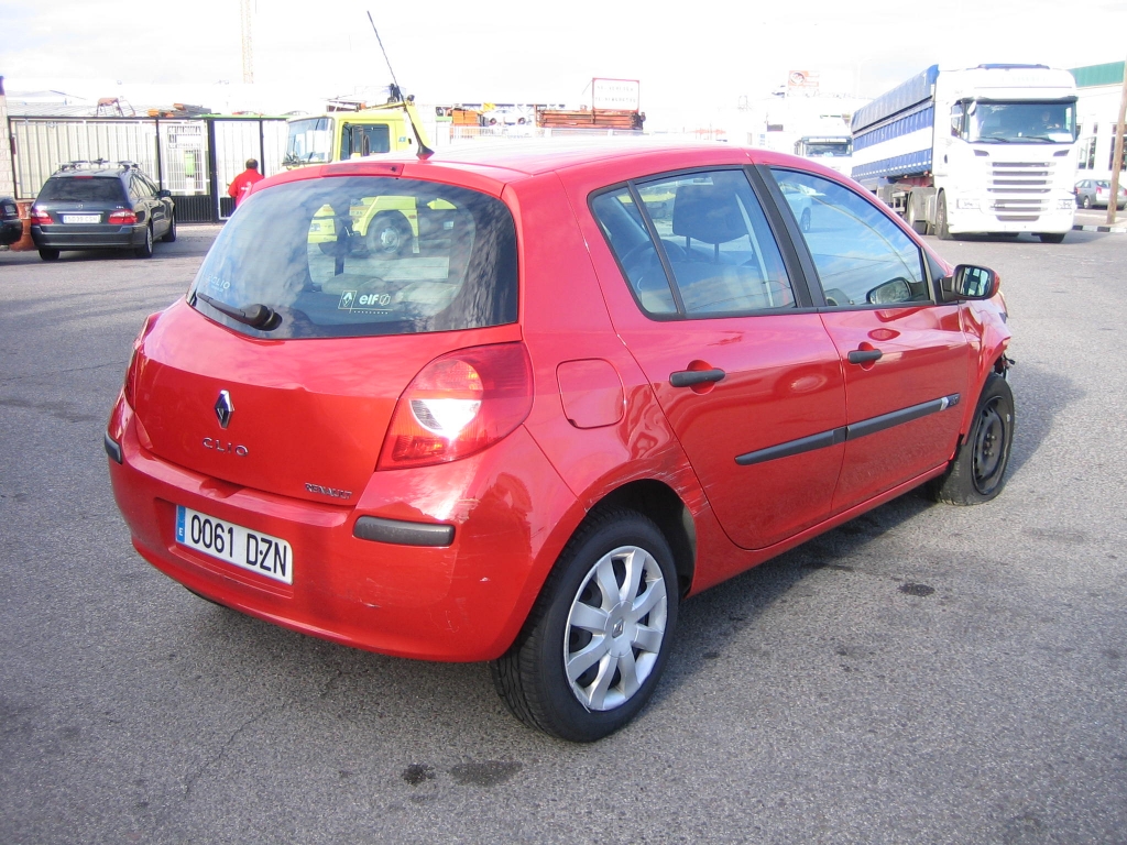 VISTA TRASERA DERECHA RENAULT CLIO 1.5 DCI 85CV