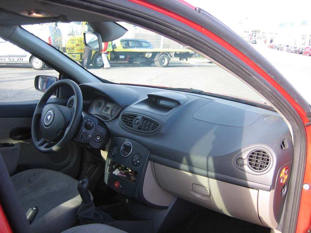 VISTA INTERIOR DERECHA RENAULT CLIO 1.5 DCI 85CV