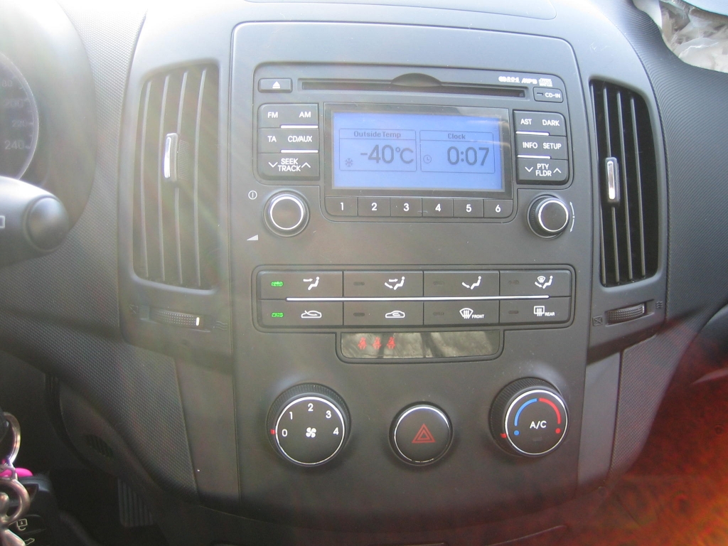 VISTA CD Y A/C HYNDAI I-30 1.4 GASOLINA 109CV