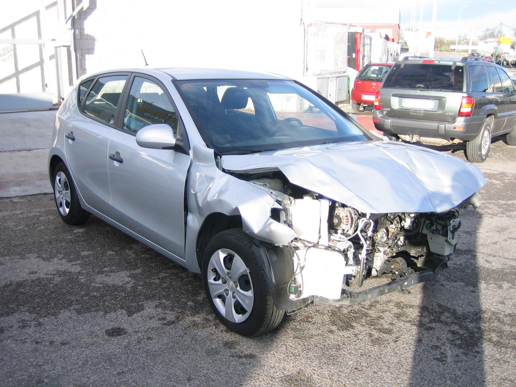 VISTA DELANTERA HYNDAI I-30 1.4 GASOLINA 109CV
