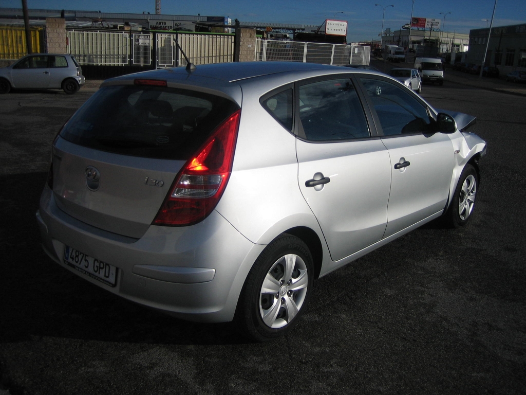 VISTA TRASERA DERECHA HYNDAI I-30 1.4 GASOLINA 109CV