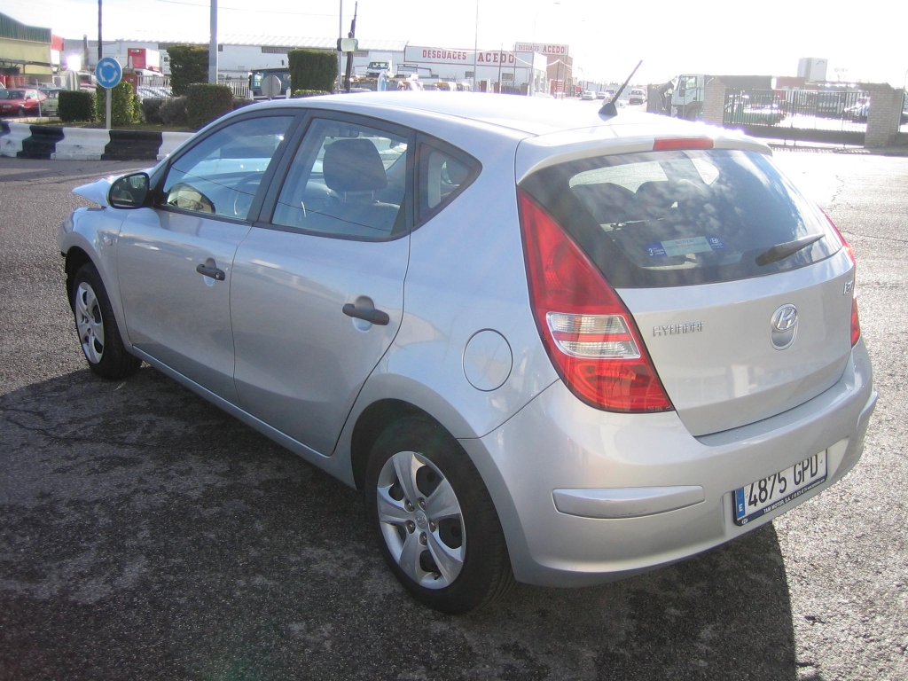 VISTA TRASERA IZQUIERDA HYNDAI I-30 1.4 GASOLINA 109CV