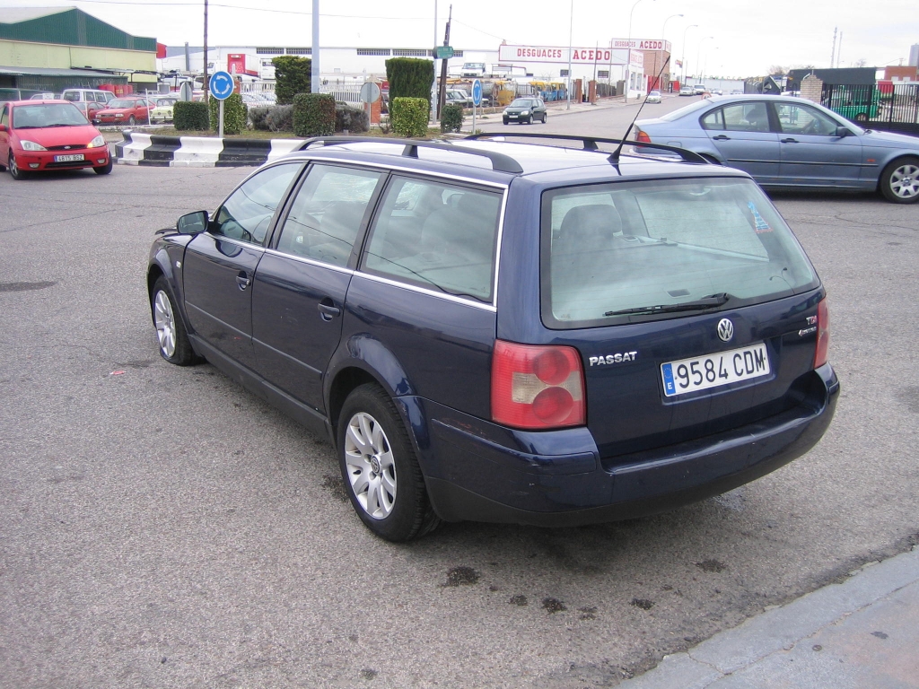 VISTA TRASERA IZQUIERDA VOLKSWAGEN PASSAT 1.9 TDI VARIANT 4-MOTION 130CV