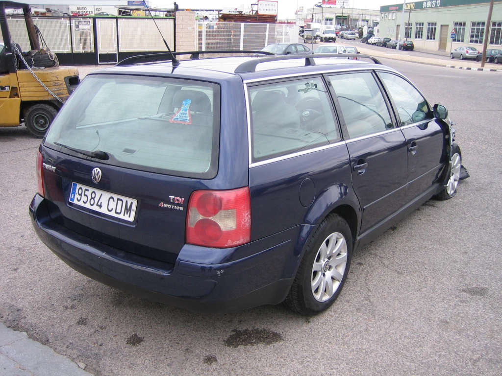 VISTA TRASERA DERECHA VOLKSWAGEN PASSAT 1.9 TDI VARIANT 4-MOTION 130CV