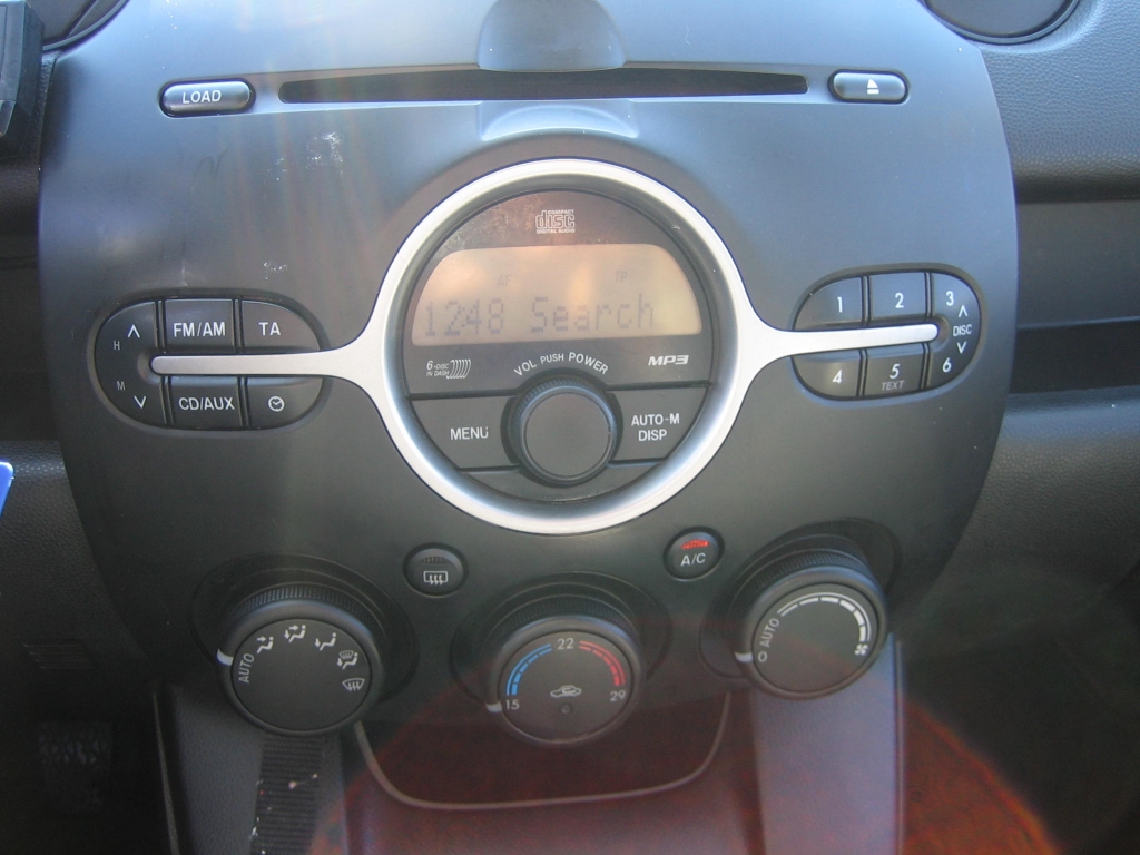 VISTA CD ,CARGADOR CD Y A/C MAZDA 2 1.4 CRDI 68CV