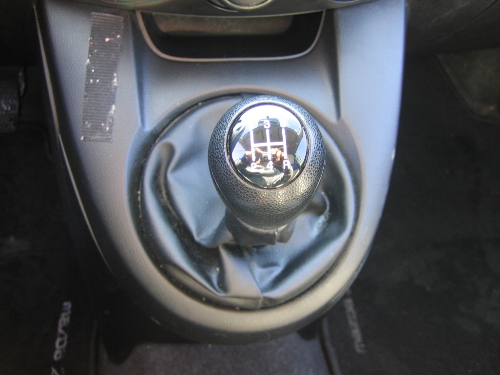 VISTA CAMBIO MAZDA 2 1.4 CRDI 68CV