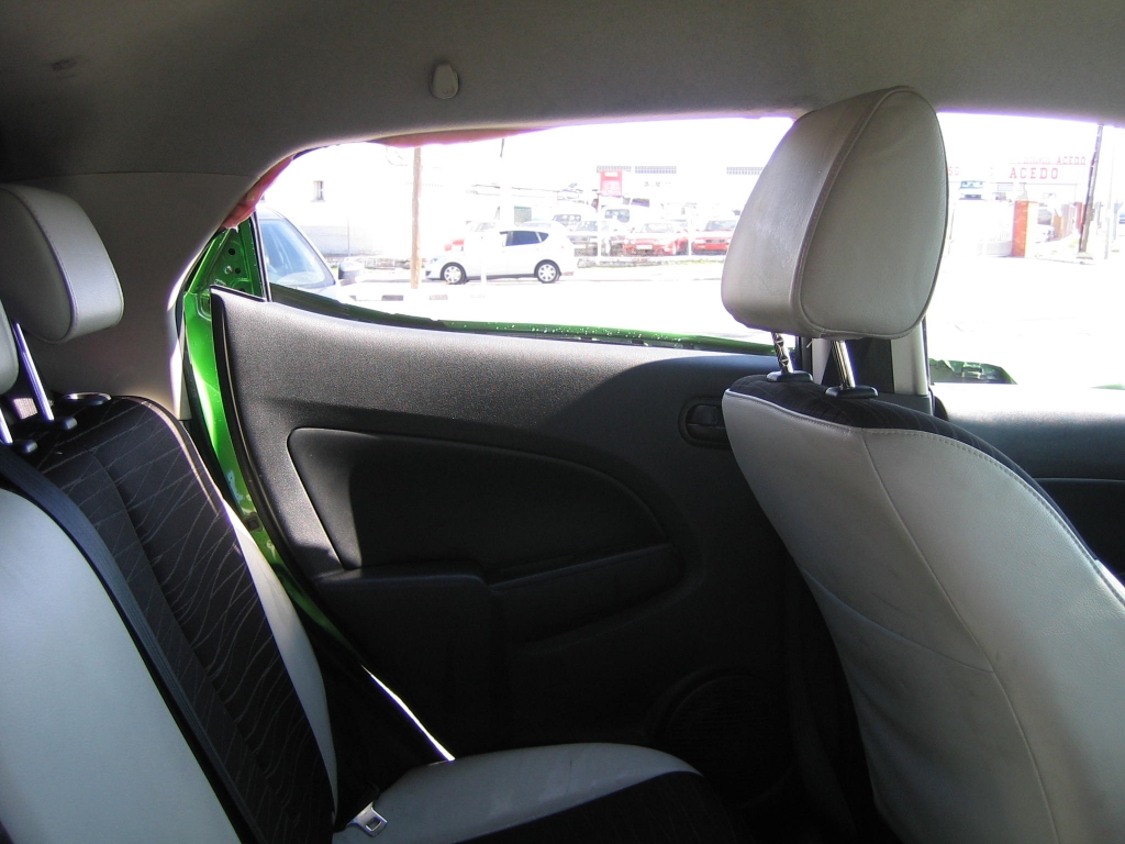 INTERIOR LADO GOLPE MAZDA 2 1.4 CRDI 68CV
