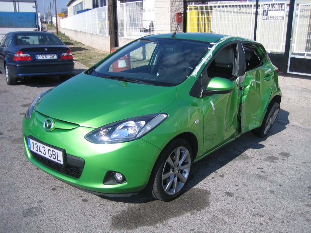 VISTA DELANTERA IZQUIERDA MAZDA 2 1.4 CRDI 68CV