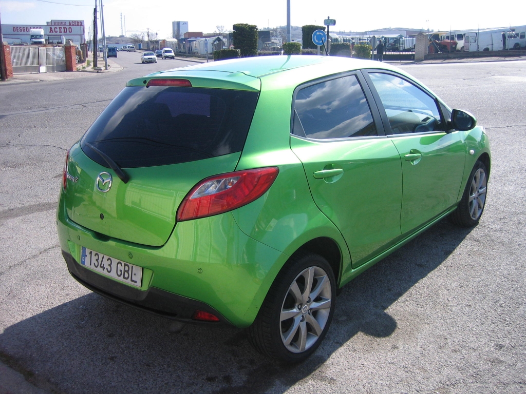 VISTA TRASERA DERECHA MAZDA 2 1.4 CRDI 68CV