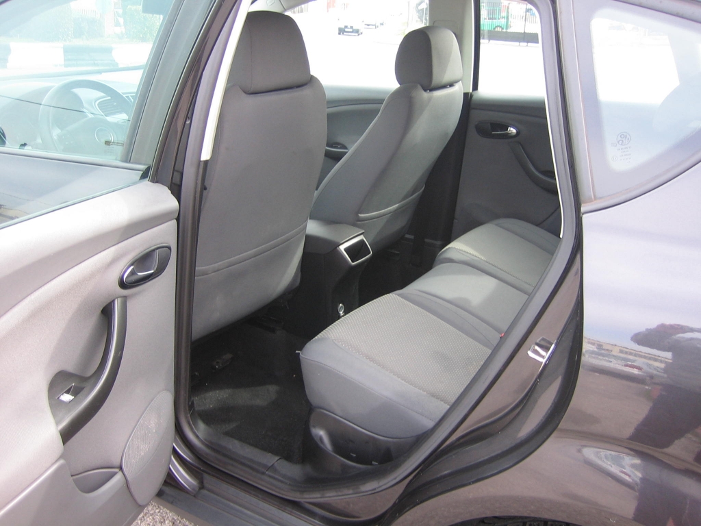 VISTA INTERIOR TRASERO 2 SEAT TOLEDO 2.0 TDI 140CV DSG