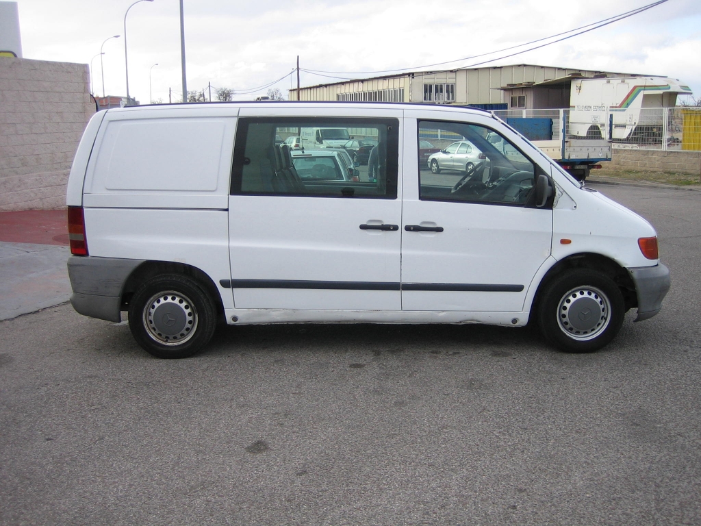 VISTA LATERAL DERECHO MERCEDES BENZ VITO 110 CDI 102CV 6 PLAZAS
