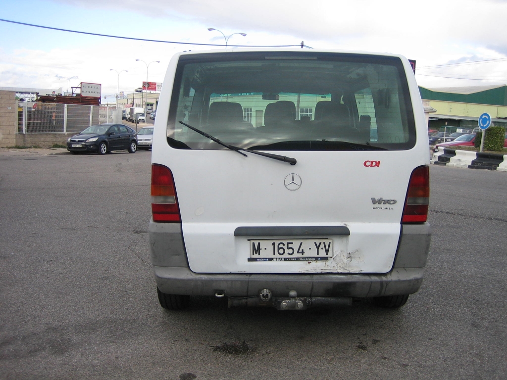VISTA TRASERA MERCEDES BENZ VITO 110 CDI 102CV 6 PLAZAS