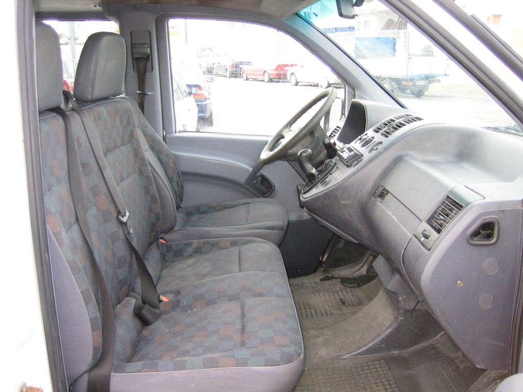 VISTA INTERIOR DERECHO MERCEDES BENZ VITO 110 CDI 102CV 6 PLAZAS