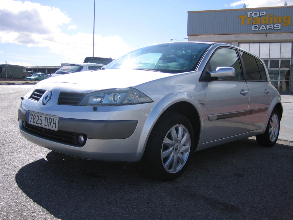 VISTA DELANTERA IZQUIERDA RENAULT MEGANE 1.5 DCI 107CV