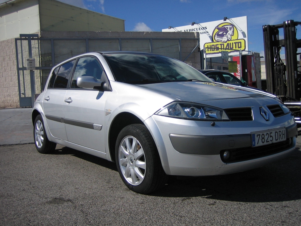 VISTA DELANTERA DERECHA RENAULT MEGANE 1.5 DCI 107CV
