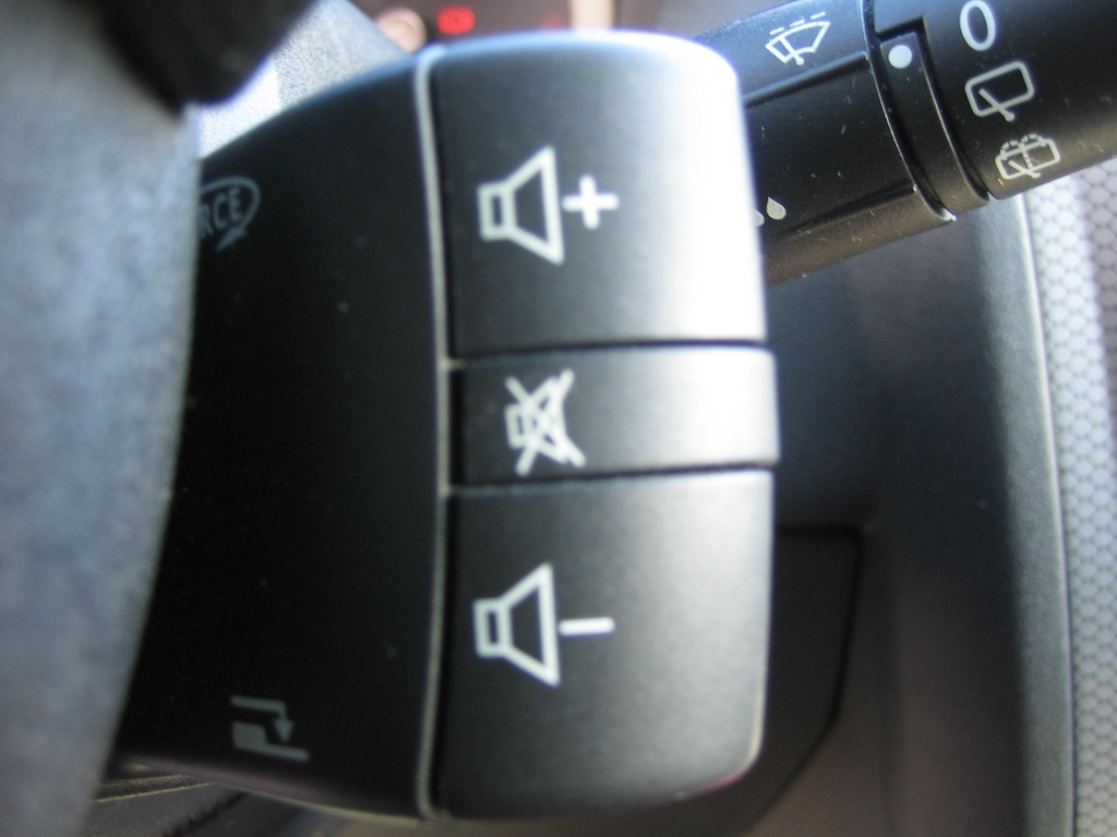 VISTA MANDOS AUDIO EN VOLANTE RENAULT MEGANE 1.5 DCI 107CV