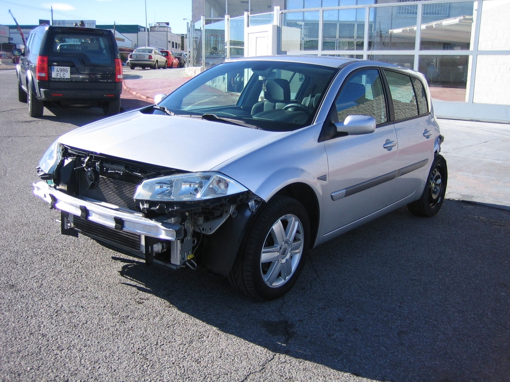 VISTA DELANTERA IZQUIERDA RENAULT MEGANE 1.9 DCI 120CV