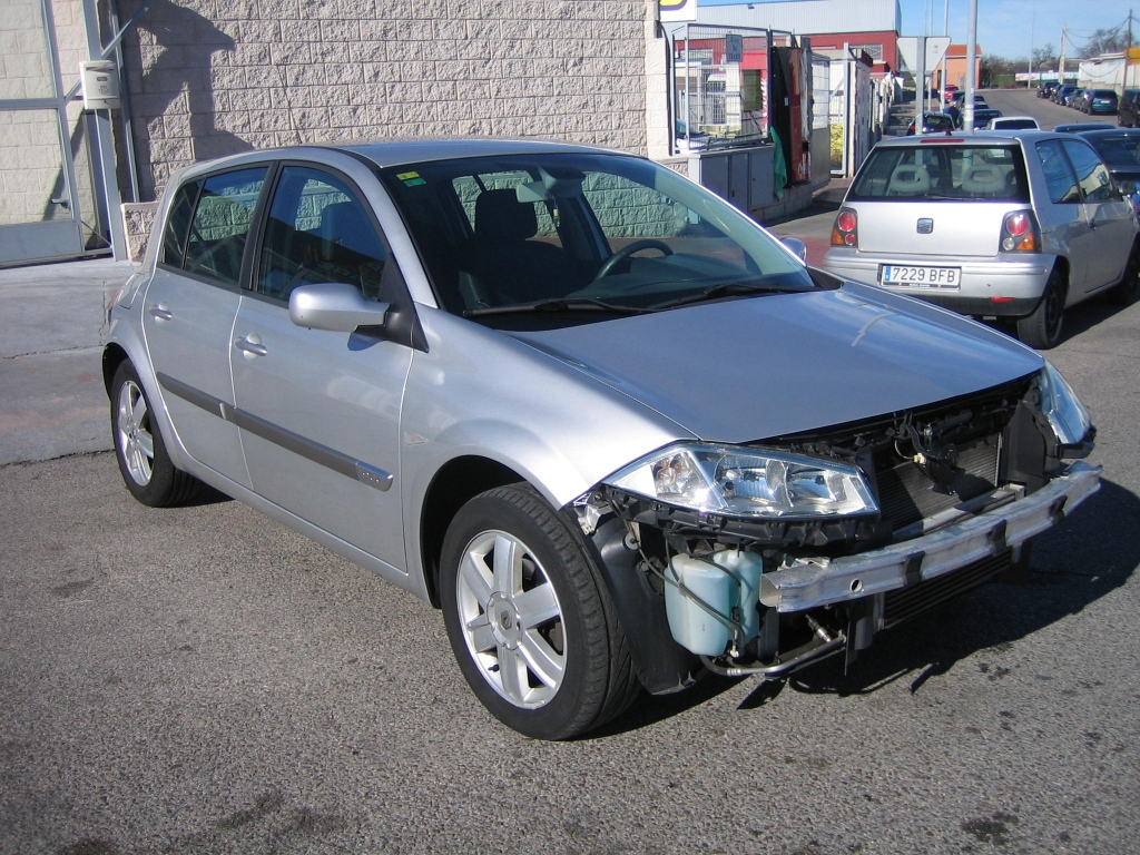 VISTA DELANTERA DERECHA RENAULT MEGANE 1.9 DCI 120CV