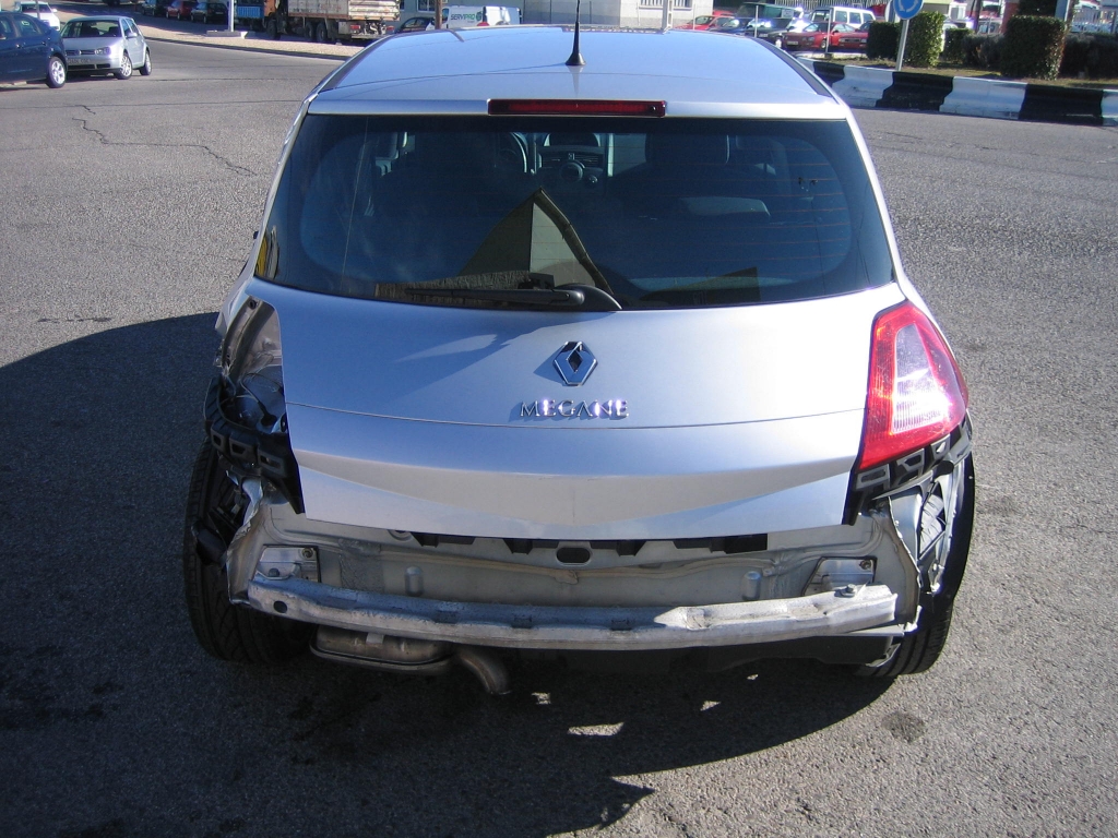 VISTA TRASERA RENAULT MEGANE 1.9 DCI 120CV