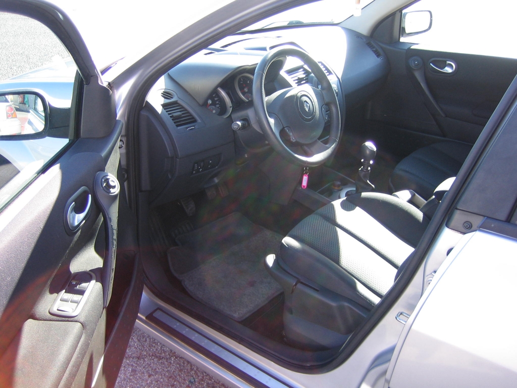 VISTA INTERIOR IZQUIERDO RENAULT MEGANE 1.9 DCI 120CV