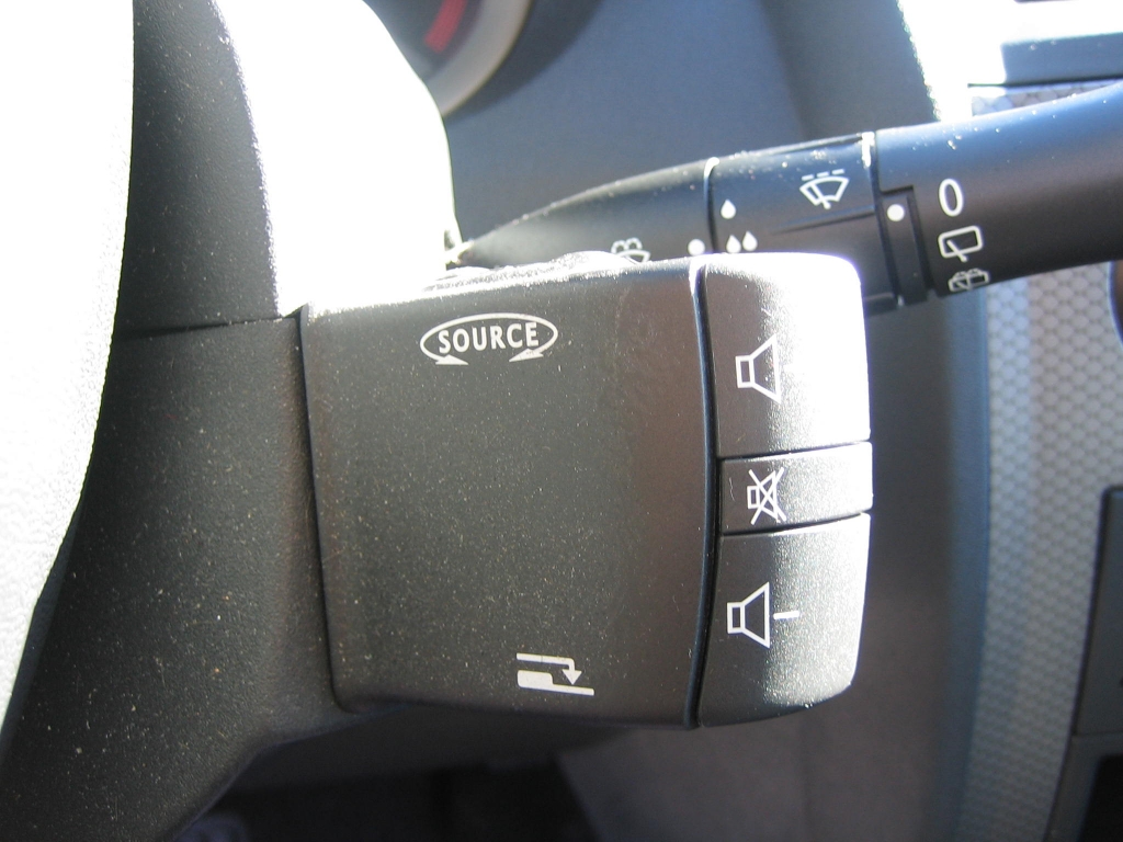 VISTA MANDOS AUDIO EN VOLANTE RENAULT MEGANE 1.9 DCI 120CV