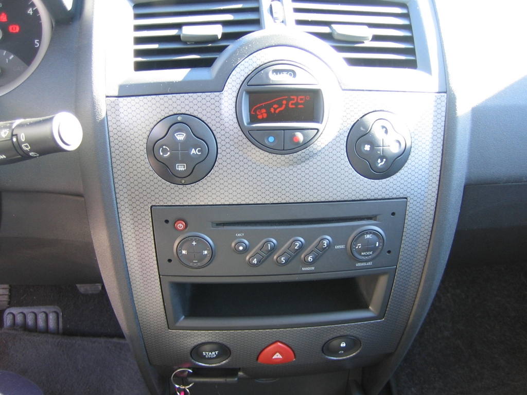 VISTA CD Y CLIMA RENAULT MEGANE 1.9 DCI 120CV