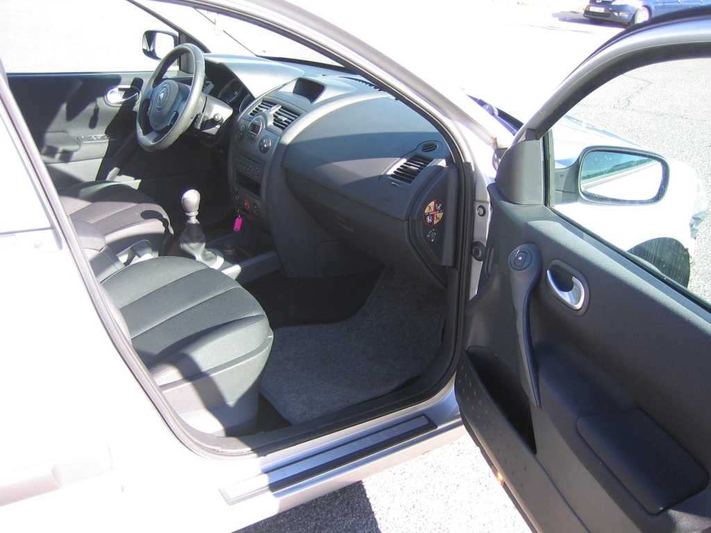 VISTA INTERIOR DERECHO RENAULT MEGANE 1.9 DCI 120CV