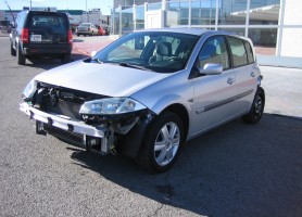 VISTA DELANTERA IZQUIERDA RENAULT MEGANE 1.9 DCI 120CV VISTA DELANTERA IZQUIERDA RENAULT MEGANE 1.9 DCI 120CV