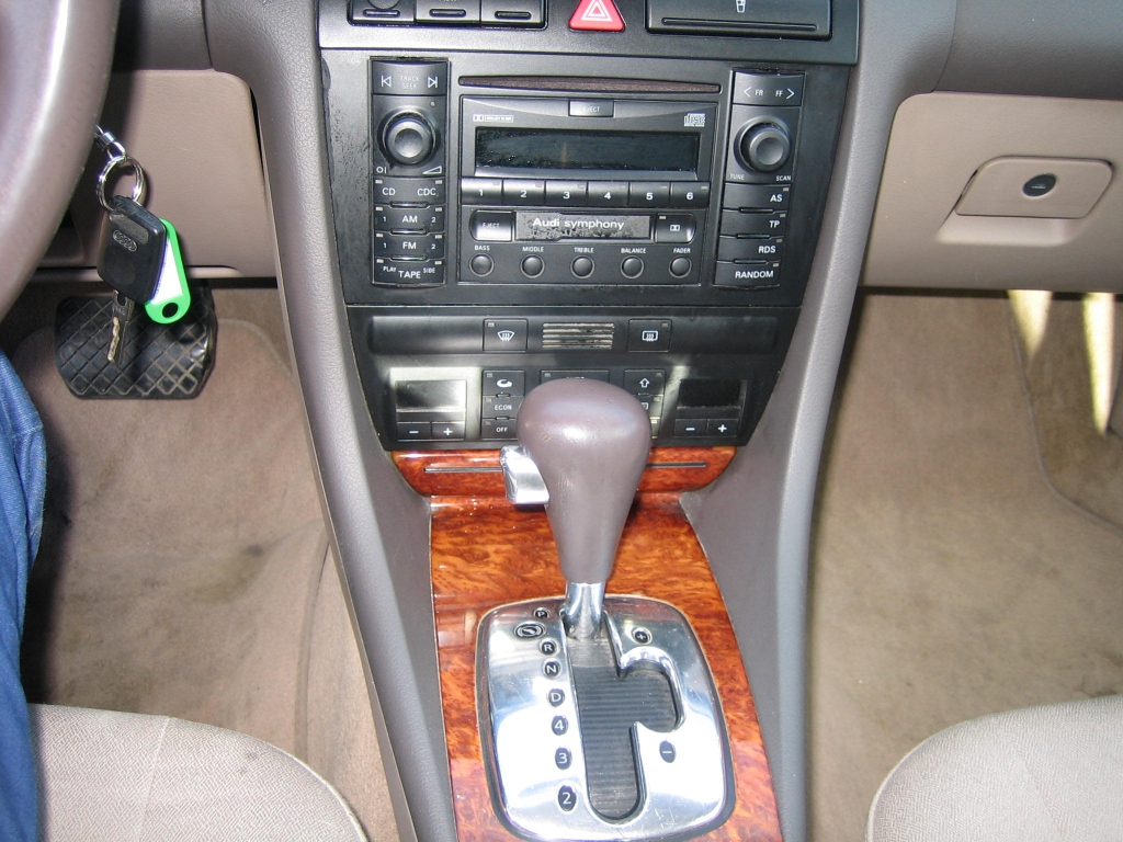 VISTA CD Y CAMBIO AUDI A-6 2.5 TDI 150CV AUTOMATICO