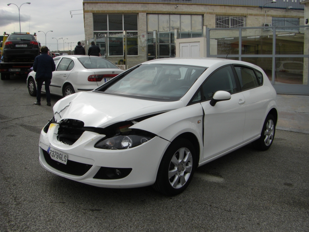 VISTA DELANTERA IZQUIERDA SEAT LEON 2.0 TDI 105CV STYLANCE ECOMOTIVE DPF
