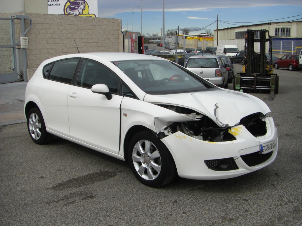 VISTA DELANTERA DERECHA SEAT LEON 2.0 TDI 105CV STYLANCE ECOMOTIVE DPF