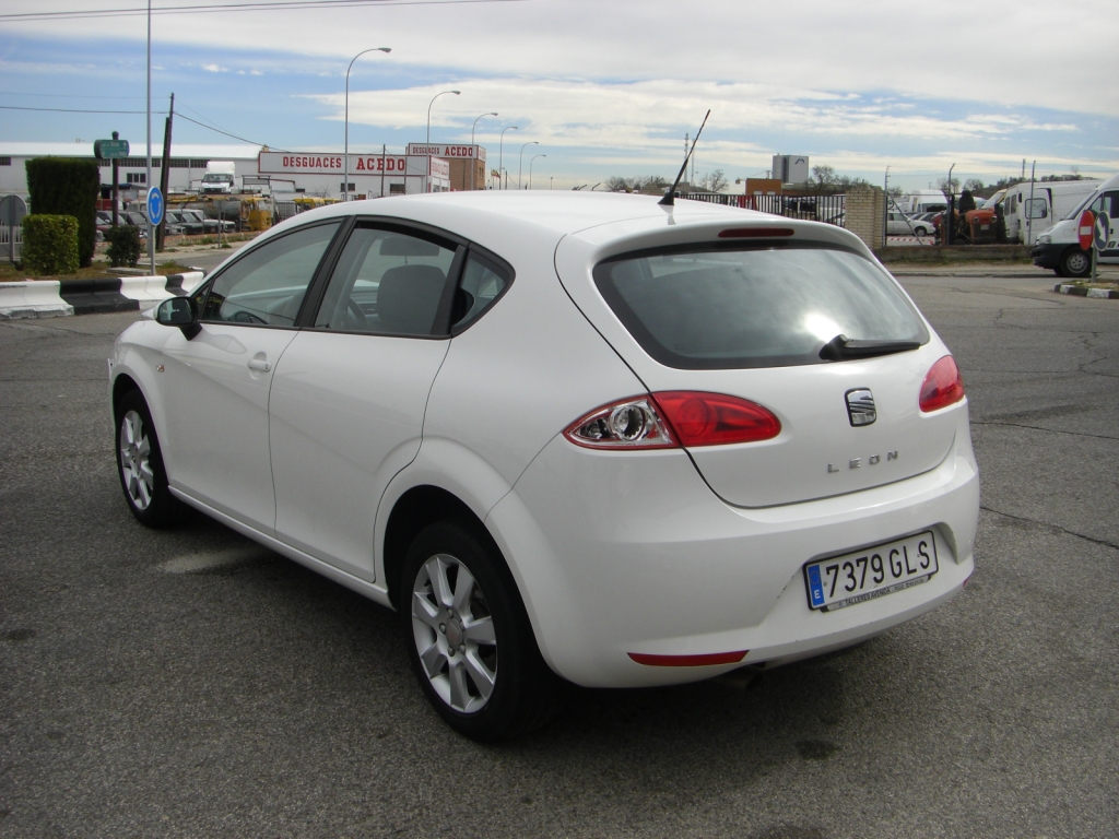 VISTA TRASERA IZQUIERDA SEAT LEON 2.0 TDI 105CV STYLANCE ECOMOTIVE DPF