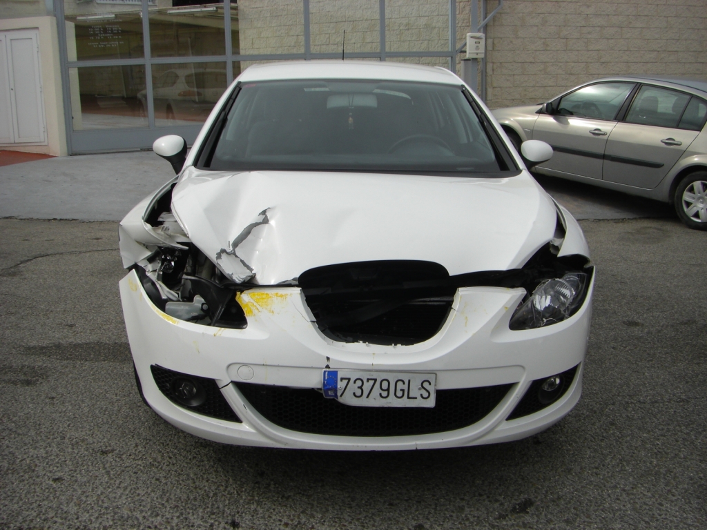 VISTA DELANTERA SEAT LEON 2.0 TDI 105CV STYLANCE ECOMOTIVE DPF