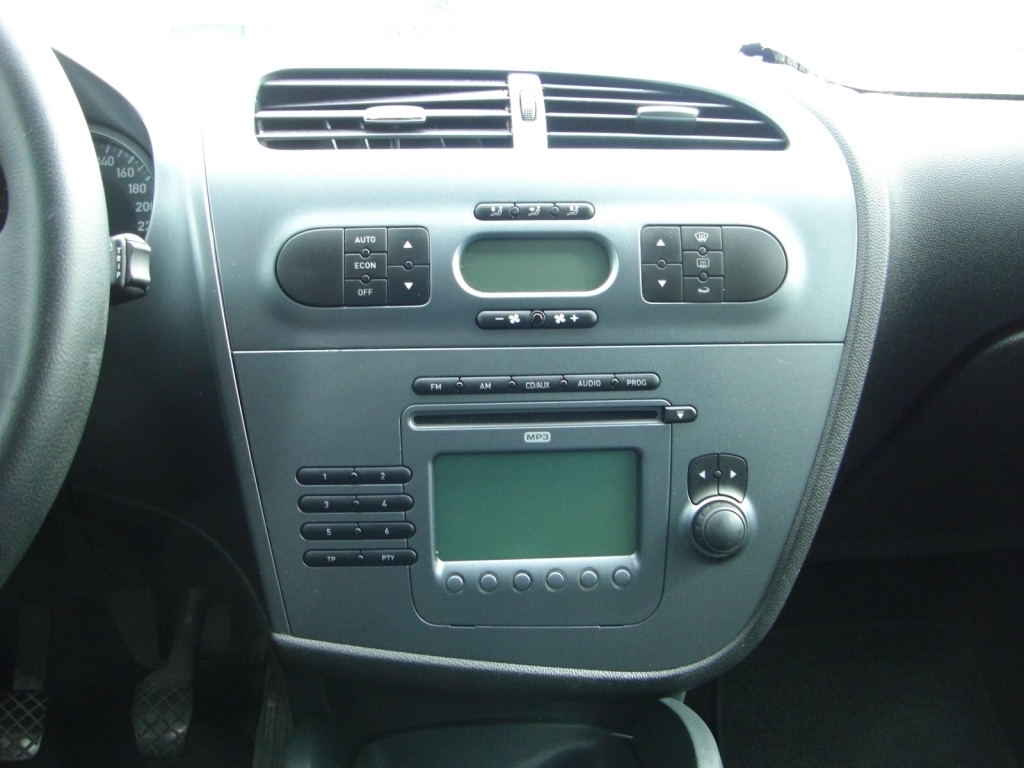 VISTA CD Y CLIMA BI ZONA SEAT LEON 2.0 TDI 105CV STYLANCE ECOMOTIVE DPF