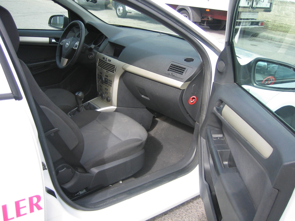 VISTA INTERIOR DERECHO OPEL ASTRA STATION WAGON 1.7 CDTI 100CV