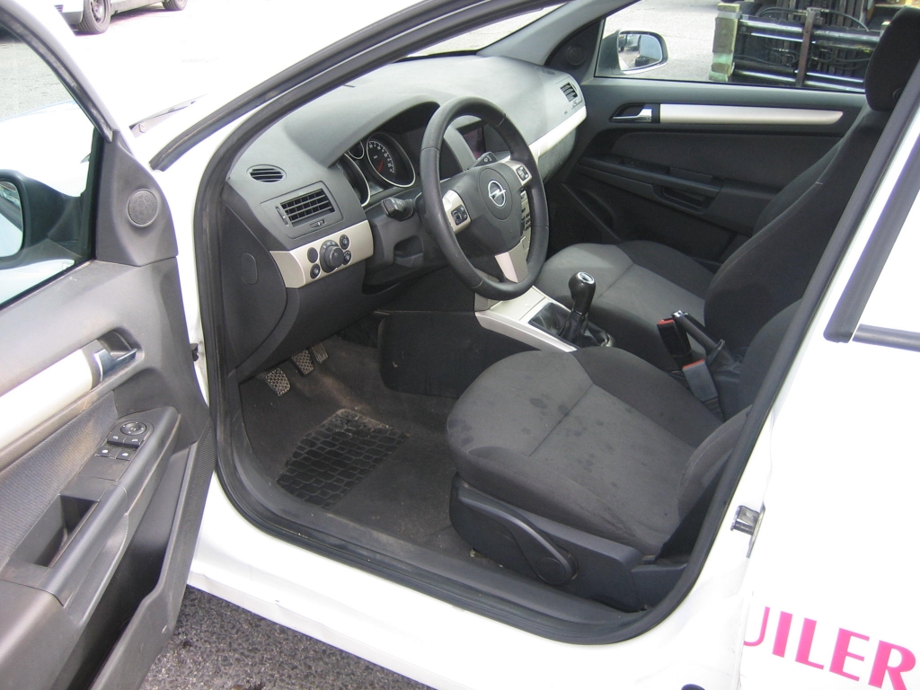 VISTA INTERIOR IZQUIERDO OPEL ASTRA STATION WAGON 1.7 CDTI 100CV
