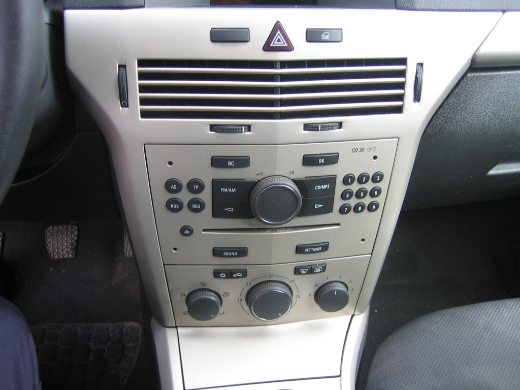 VISTA CD Y A/C OPEL ASTRA STATION WAGON 1.7 CDTI 100CV